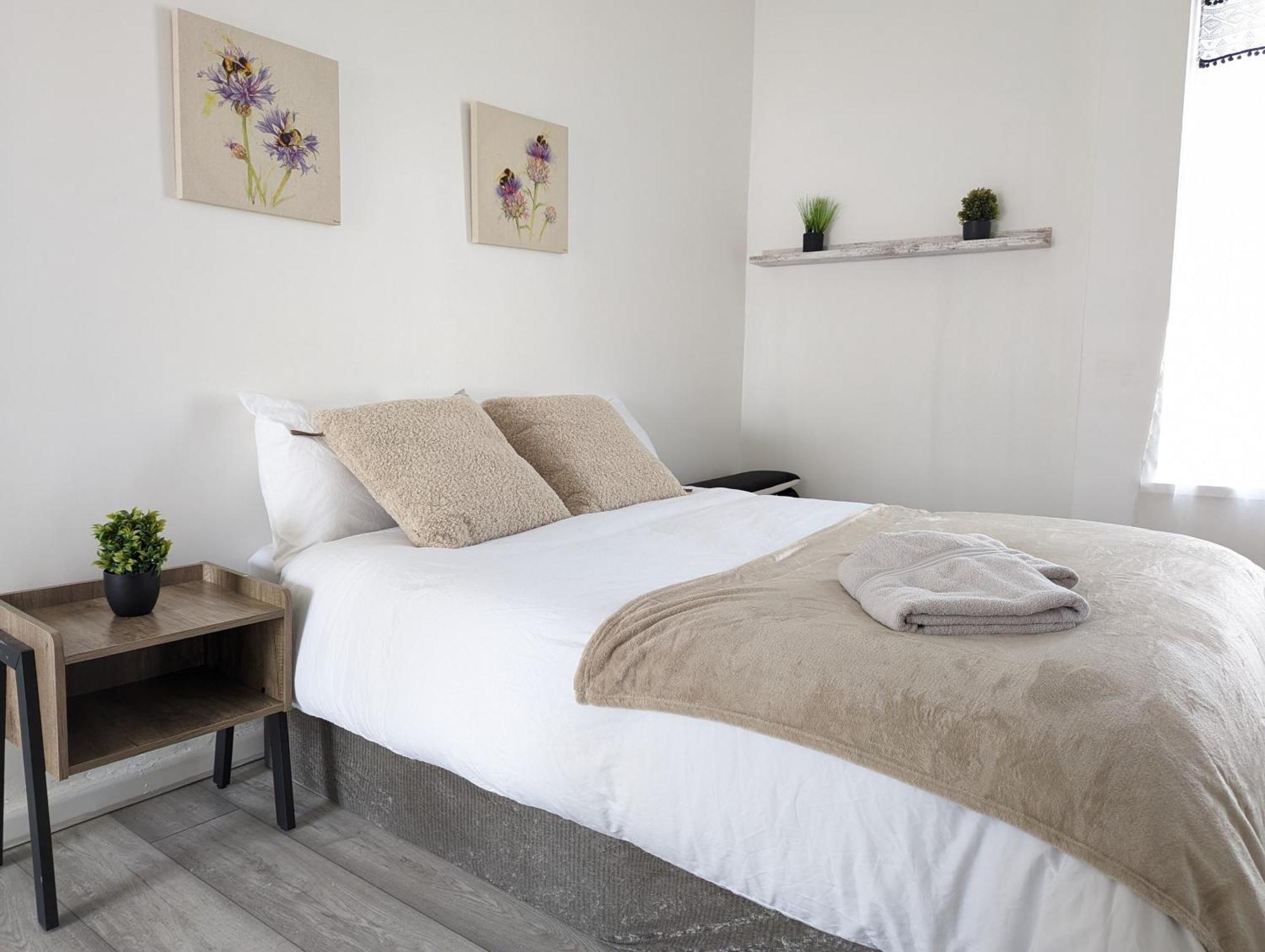 Inner-city - Basic Amenites Apartment Cardiff