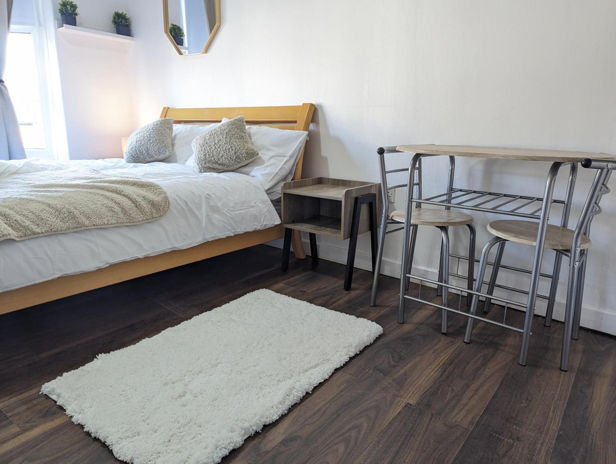 Inner-city - Basic Amenites Apartment *